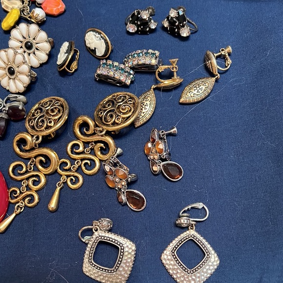 These are all clip earrings most are small as u can see! Only top one broken! - Picture 2 of 3